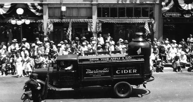 1932-Ford-Delivery-Truck-WWII-Parade-martinelli